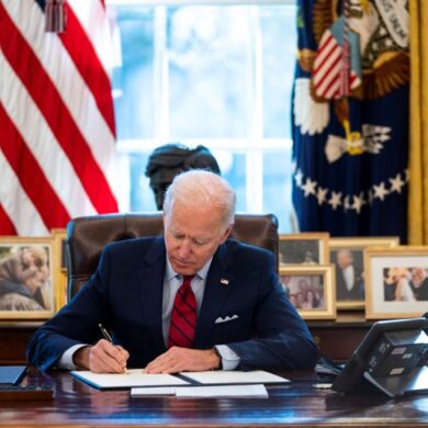 Biden fi3rna decreto