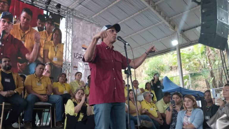 Capriles oficializa candidatura