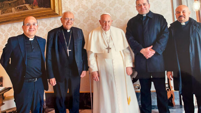 El papa reunido