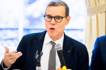 Luis Vicente y la dolarización