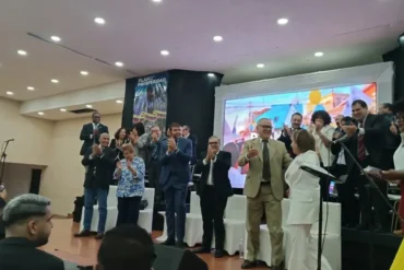 Prosperi presenta programa de gobierno