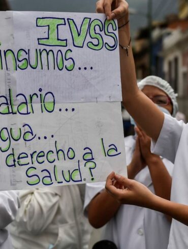 Médicos y enfermeras se han ido del país