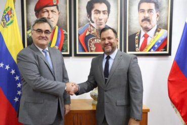 Reunión con embajador ruso