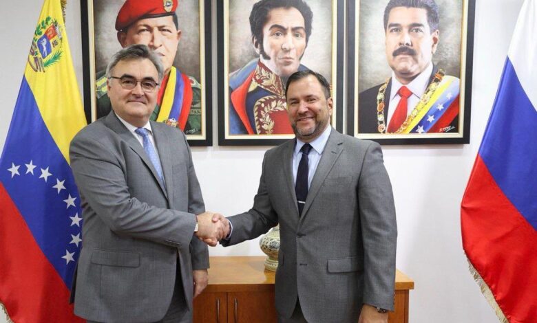 Reunión con embajador ruso