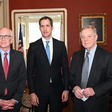 Guaidó con Senadores