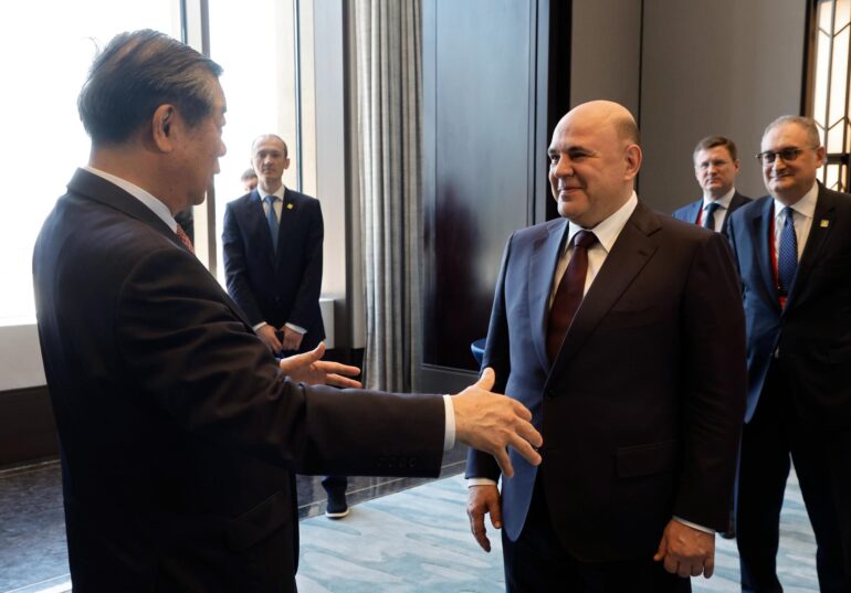 Primer ministro ruso llega a China