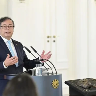 Petro lamenta caída del muro