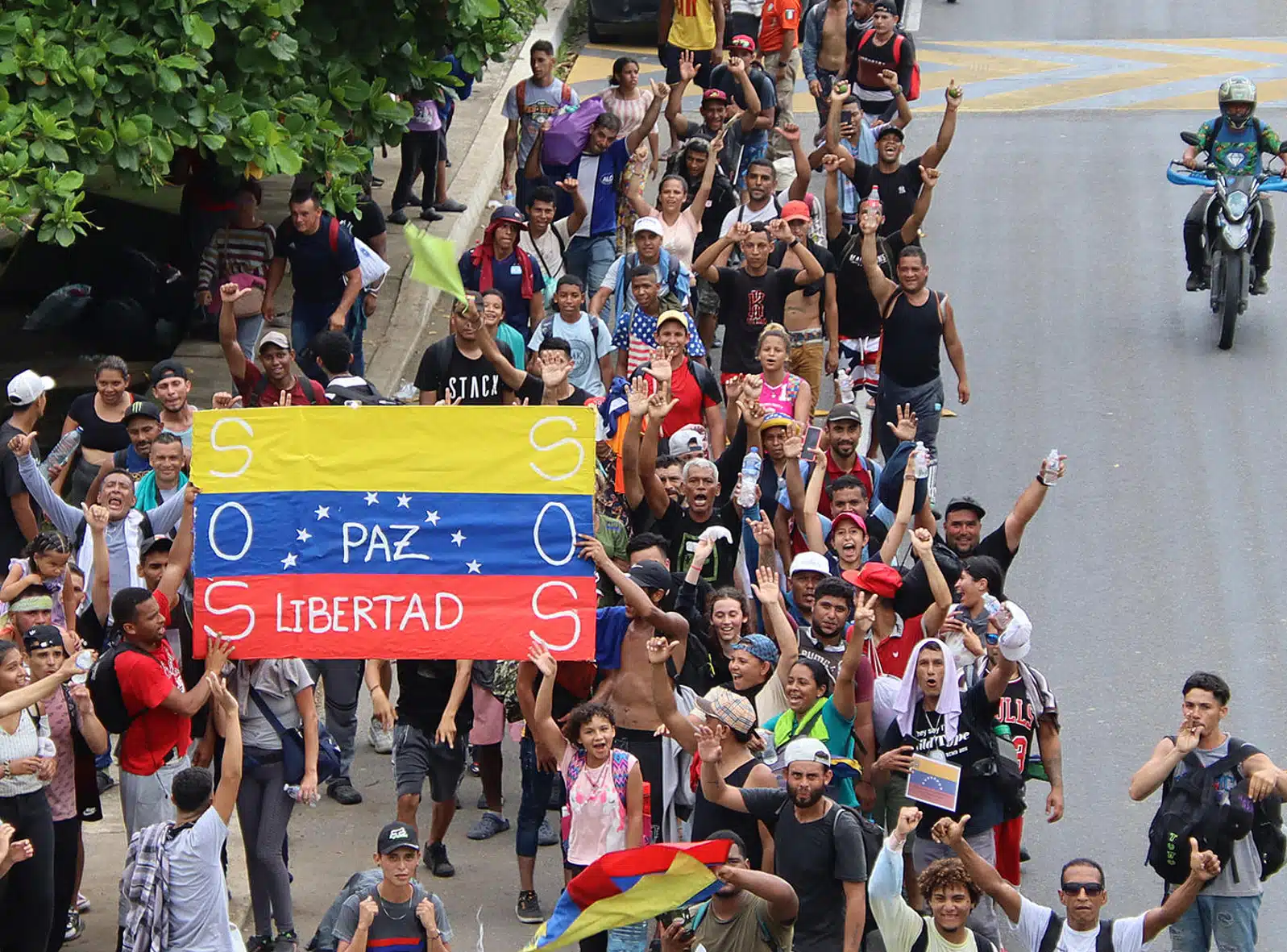 Caravana de casi mil migrantes venezolanos sali desde M xico