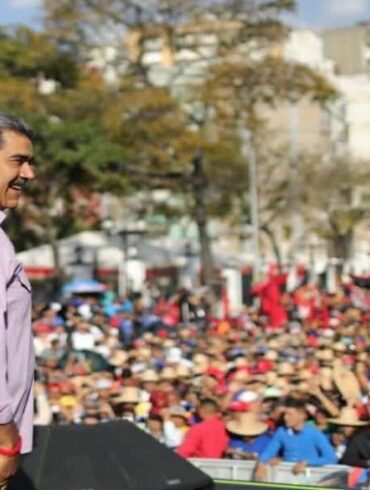 MADURO CARACAZO ACTO