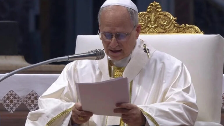 PAPA PIDE LA PAZ